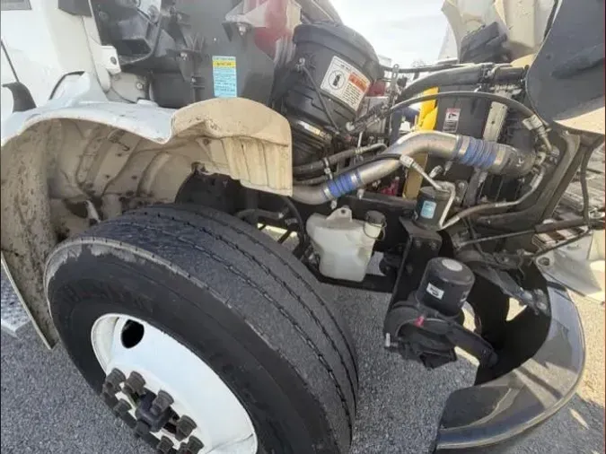 2021 Freightliner Business Class M2 106