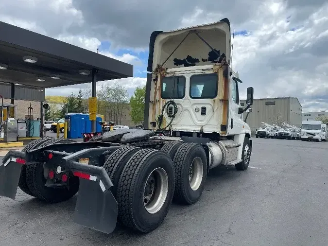 2016 Freightliner X12564ST