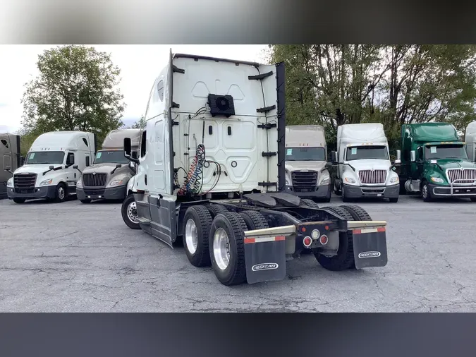 2022 Freightliner Cascadia 126