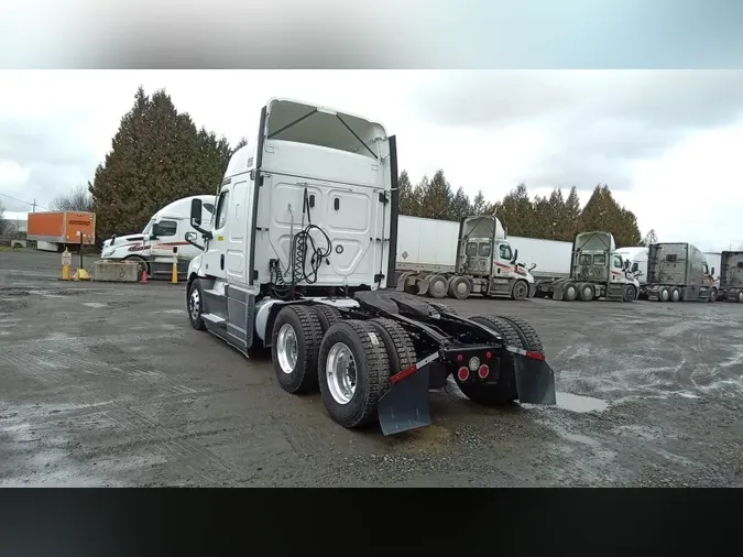 2021 Freightliner Cascadia 126