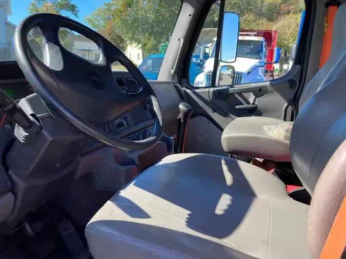 2017 FREIGHTLINER/MERCEDES M2 106