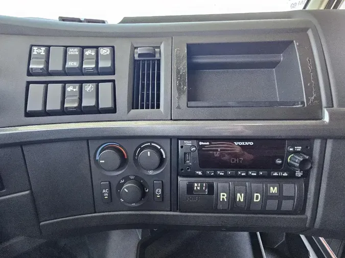 2023 VOLVO VNL64T860