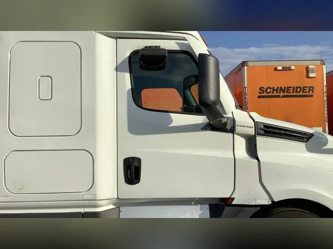 2021 Freightliner Cascadia 126c77855c983b8b3797a36eb7740ebe91d