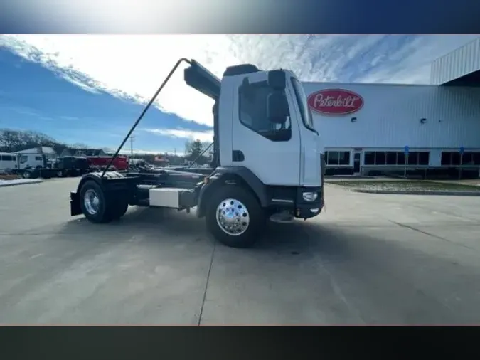 2024 Peterbilt 220