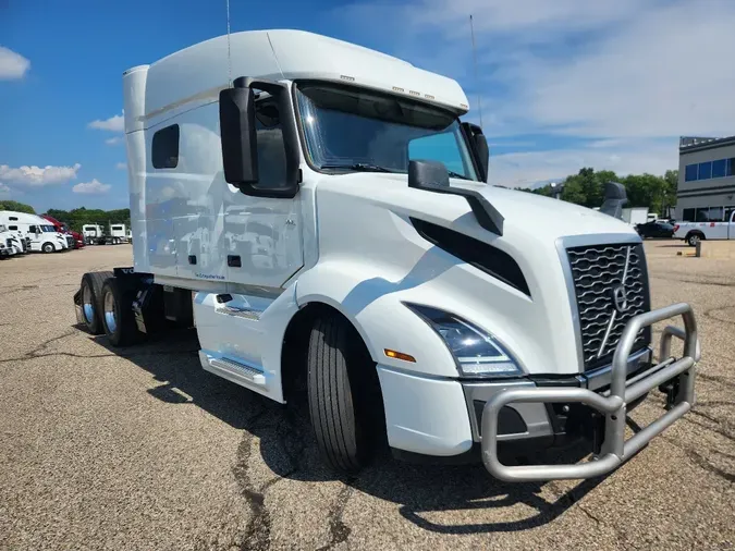 2024 VOLVO VNL64T740