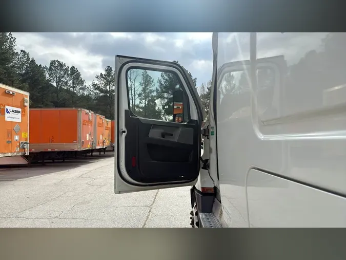 2022 Freightliner Cascadia 126c77c6815a37e37b57d76a683194d60c6