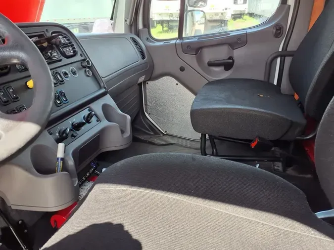 2020 FREIGHTLINER M2 106
