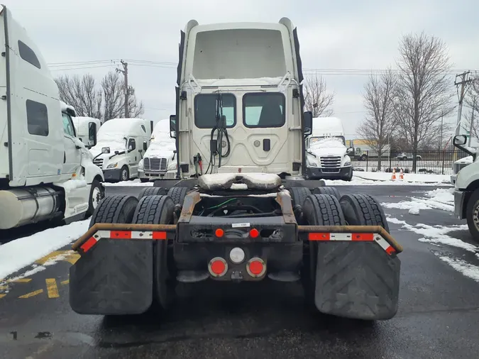 2017 FREIGHTLINER/MERCEDES CASCADIA 113" DAYCAB