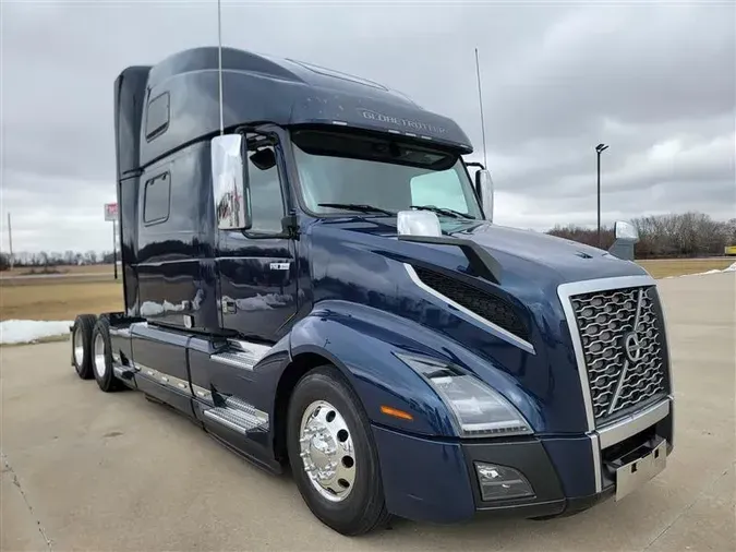 2020 VOLVO VNL860