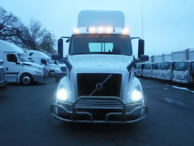 2019 VOLVO VNL