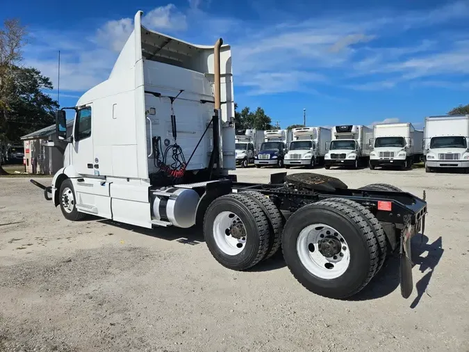 2020 VOLVO VNR64T-640
