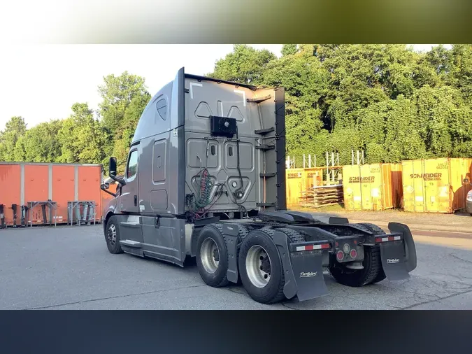 2020 Freightliner Cascadia 126