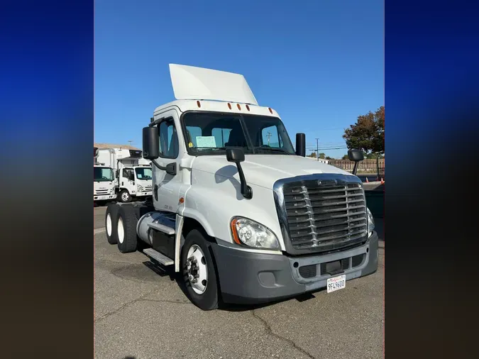 2017 FREIGHTLINER/MERCEDES CASCADIA 125