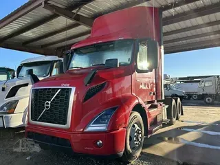 2020 VOLVO VNR64T300