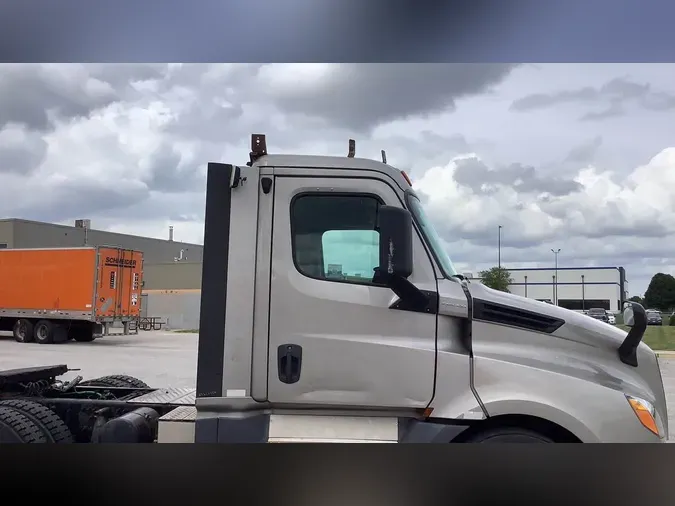 2020 Freightliner Cascadia 126