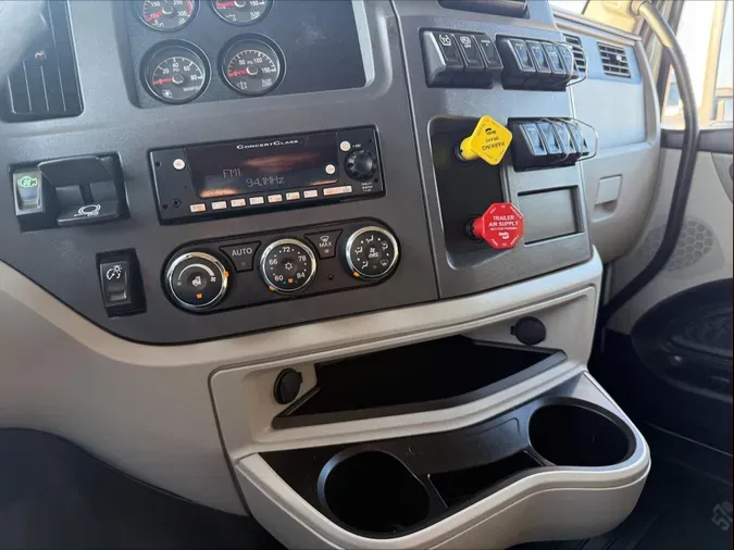 2023 Peterbilt 579