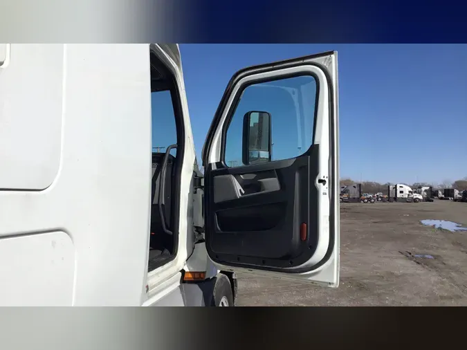 2021 Freightliner Cascadia 126c7a51f4ca091d85e21a512707a092406