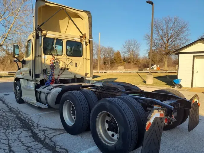 2019 FREIGHTLINER/MERCEDES CASCADIA 125