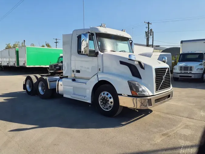 2017 VOLVO VNL64TRACTOR