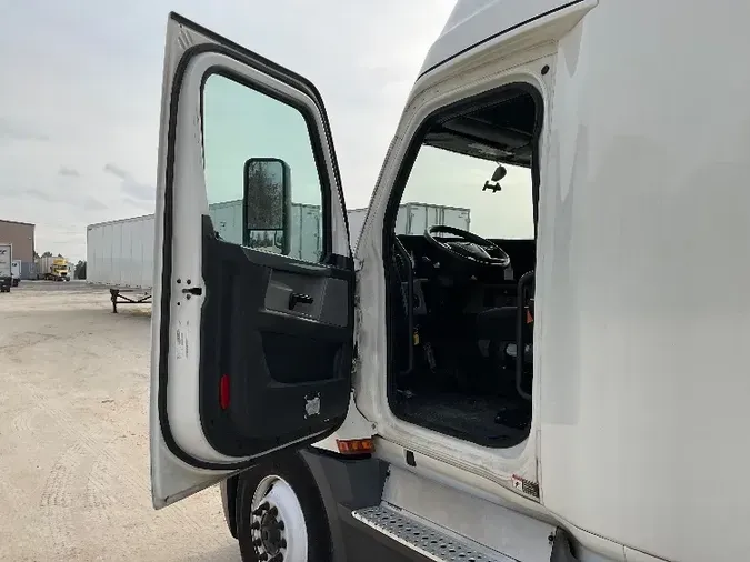 2020 Freightliner T12642ST