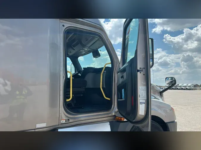 2022 Freightliner Cascadia 126