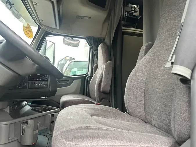 2020 VOLVO VNR64T-640c7b78f7011a5fa9ccd69a1aea01bde14