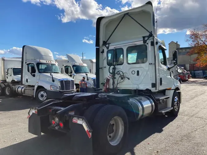 2019 FREIGHTLINER/MERCEDES NEW CASCADIA 126c7bb82af5a74420e53b492cfa93aae05