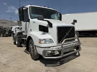 2018 VOLVO VNM64T200