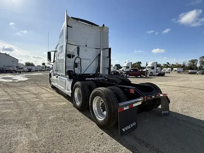 2022 VOLVO VNL64T760