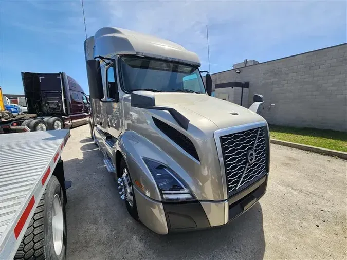 2021 VOLVO VNL760