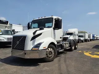 2019 VOLVO VNL64T-300