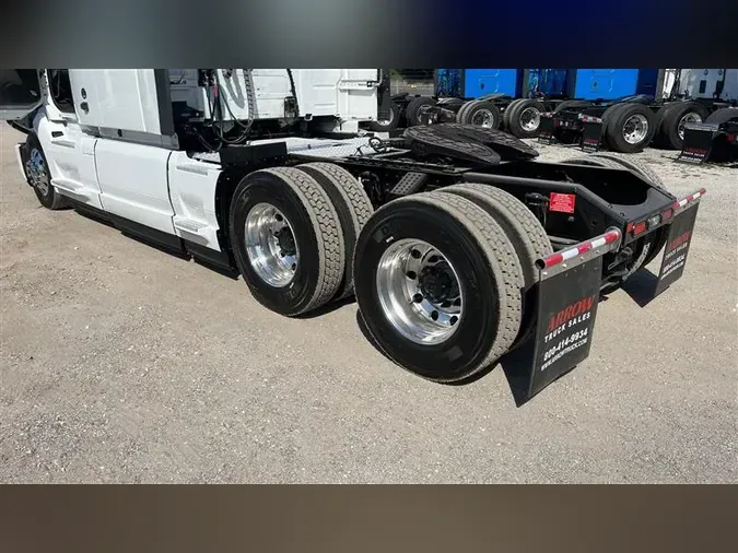 2019 VOLVO VNL760