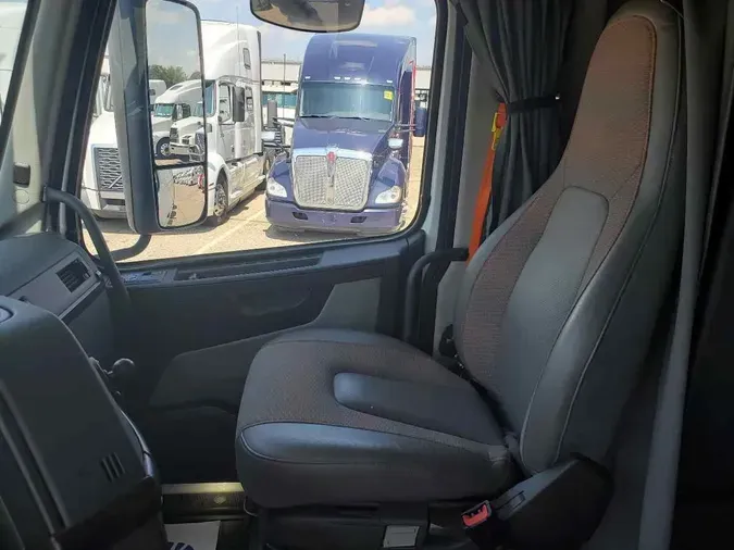 2022 VOLVO VNL64T740