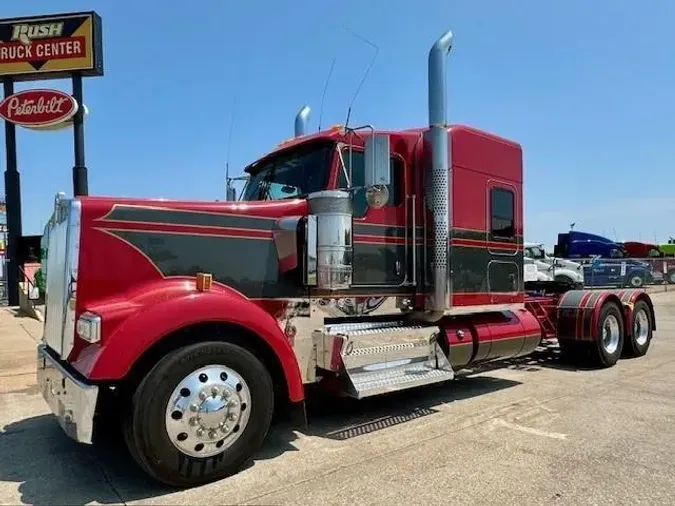 2021 Kenworth W900L