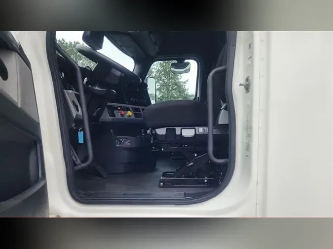2021 FREIGHTLINER CA126