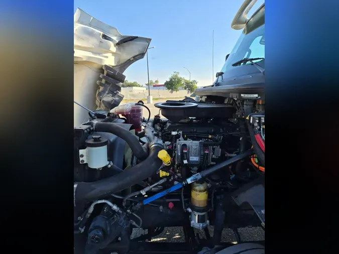 2019 NAVISTAR INTERNATIONAL LT625 DAYCAB T/A