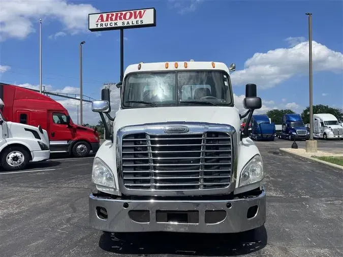 2009 FREIGHTLINER CA12562DC