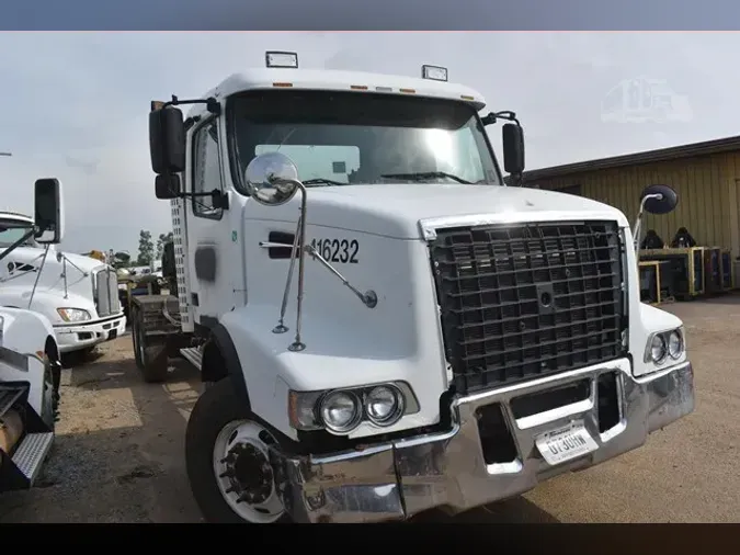 2007 VOLVO VHD64B200