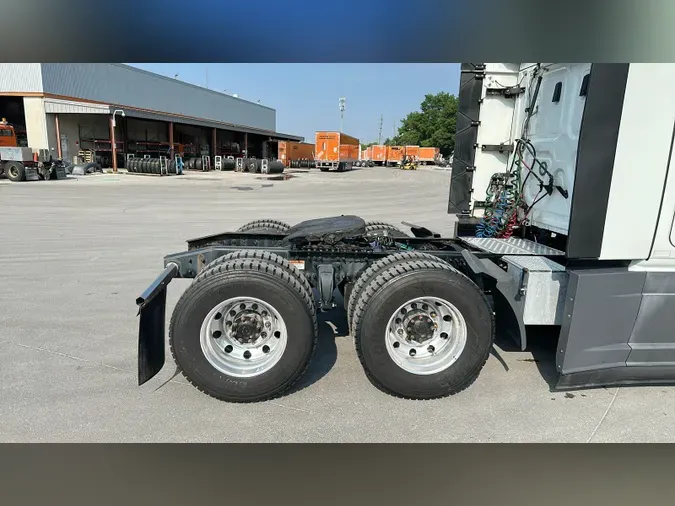 2021 Freightliner Cascadia 126