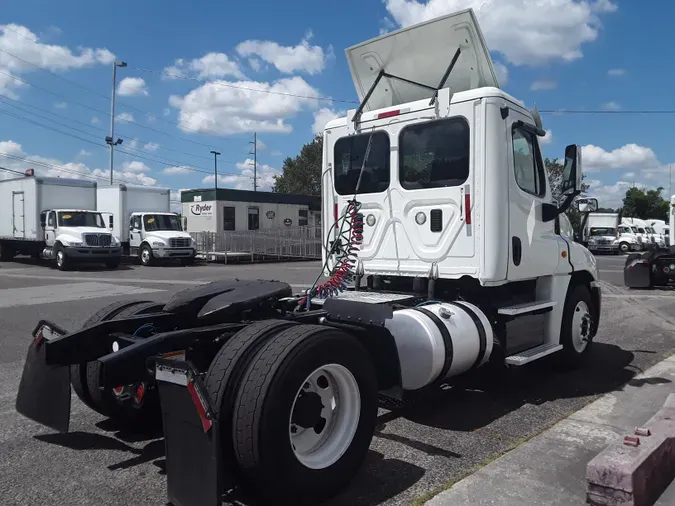 2015 FREIGHTLINER/MERCEDES CASCADIA 125