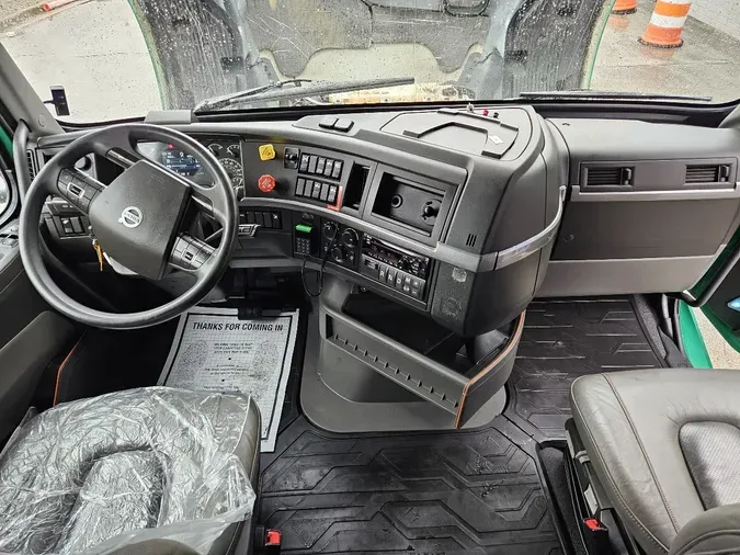 2020 VOLVO VNL64T760