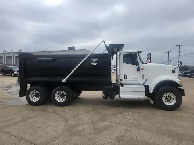 2019 International HX520