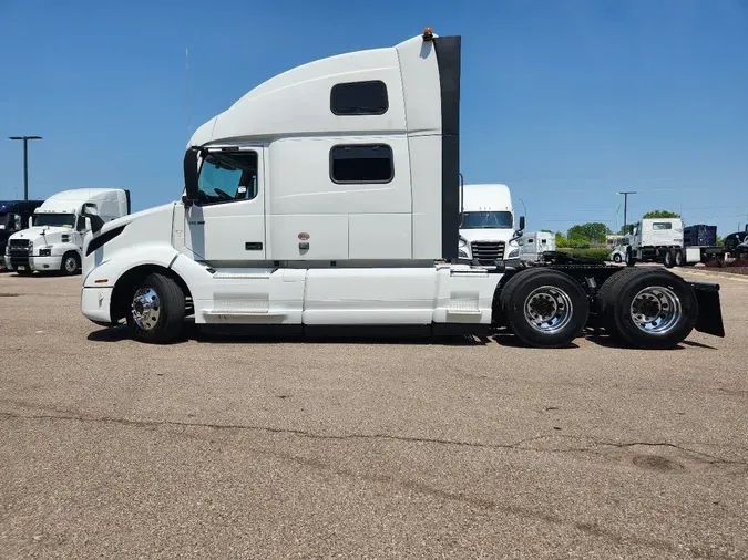 2023 VOLVO VNL64T860