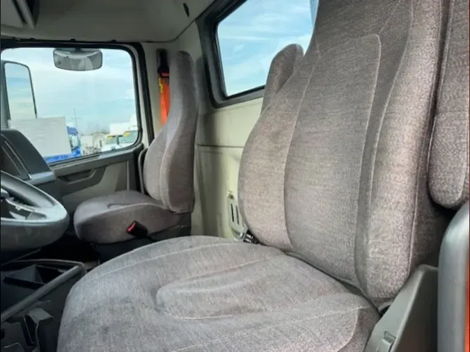 2019 VOLVO VNL64T-300c7e31a52afd5d6aeaa5c79b14ad961a8