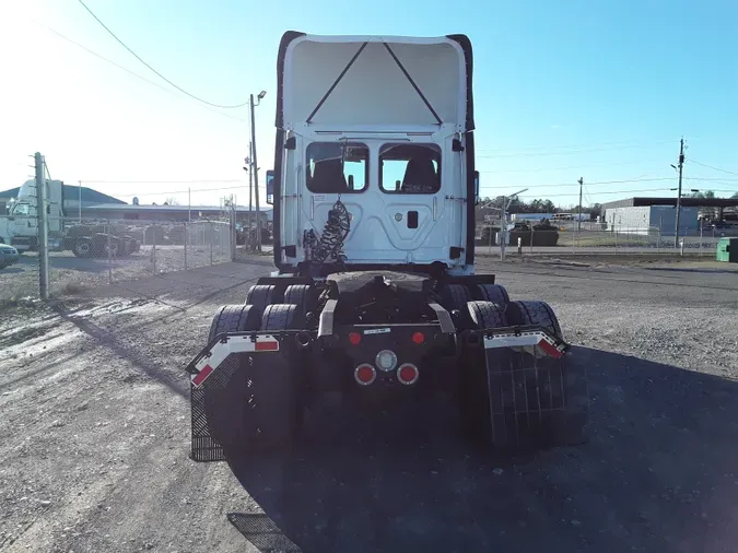 2015 FREIGHTLINER/MERCEDES CASCADIA 125