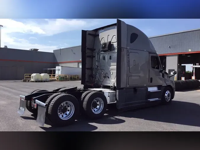2023 Freightliner Cascadia 126