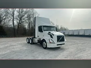 2015 Volvo VNL300