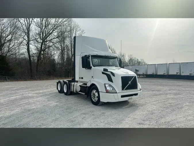 2015 Volvo VNL300c7e906fc184af4f86e3eb76b3bbceb14