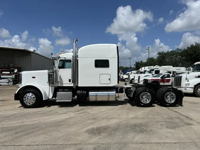 2022 Peterbilt 389