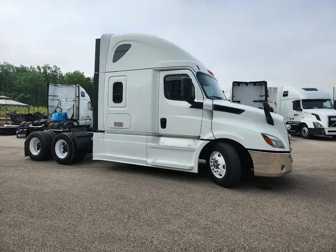 2020 FREIGHTLINER Cascadia 126